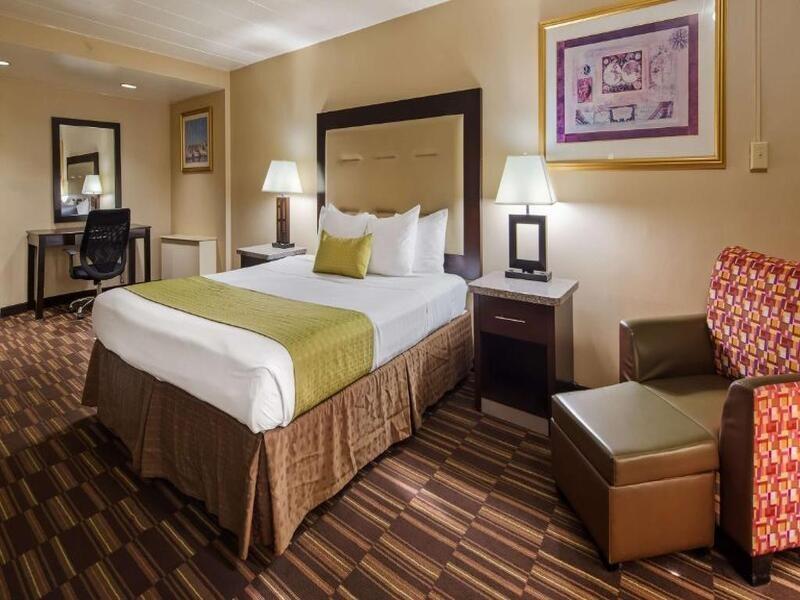 Best Western Louisville East Inn & Suites Bagian luar foto