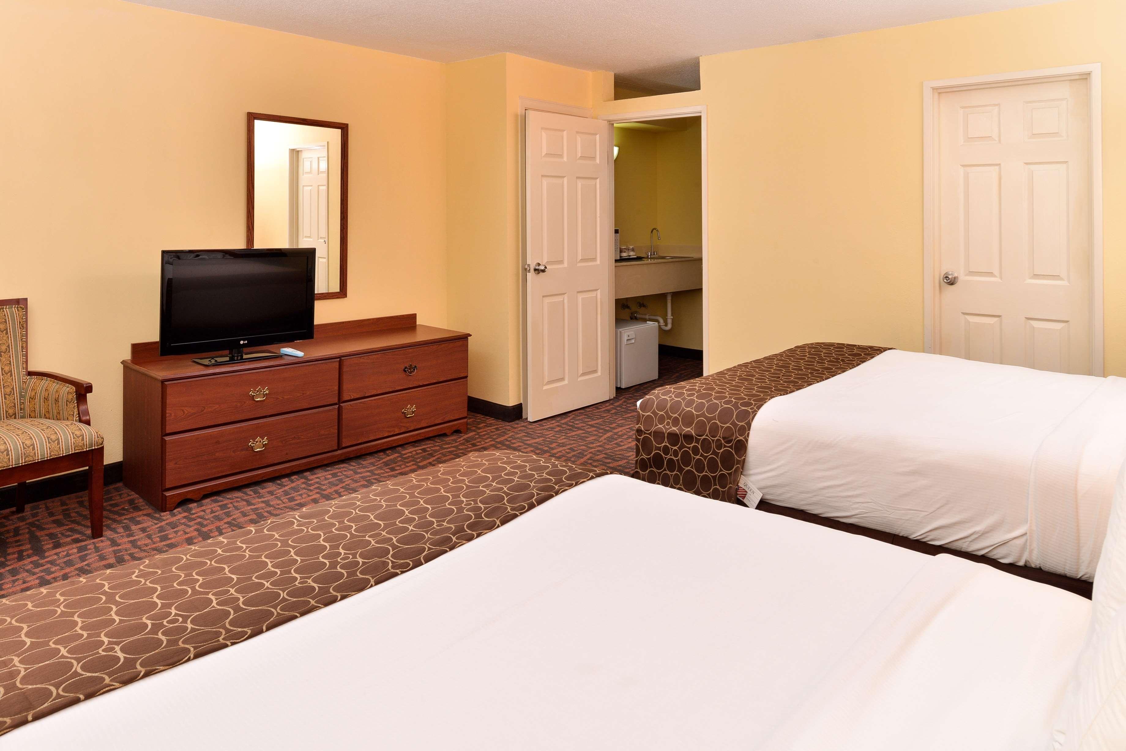 Best Western Louisville East Inn & Suites Bagian luar foto