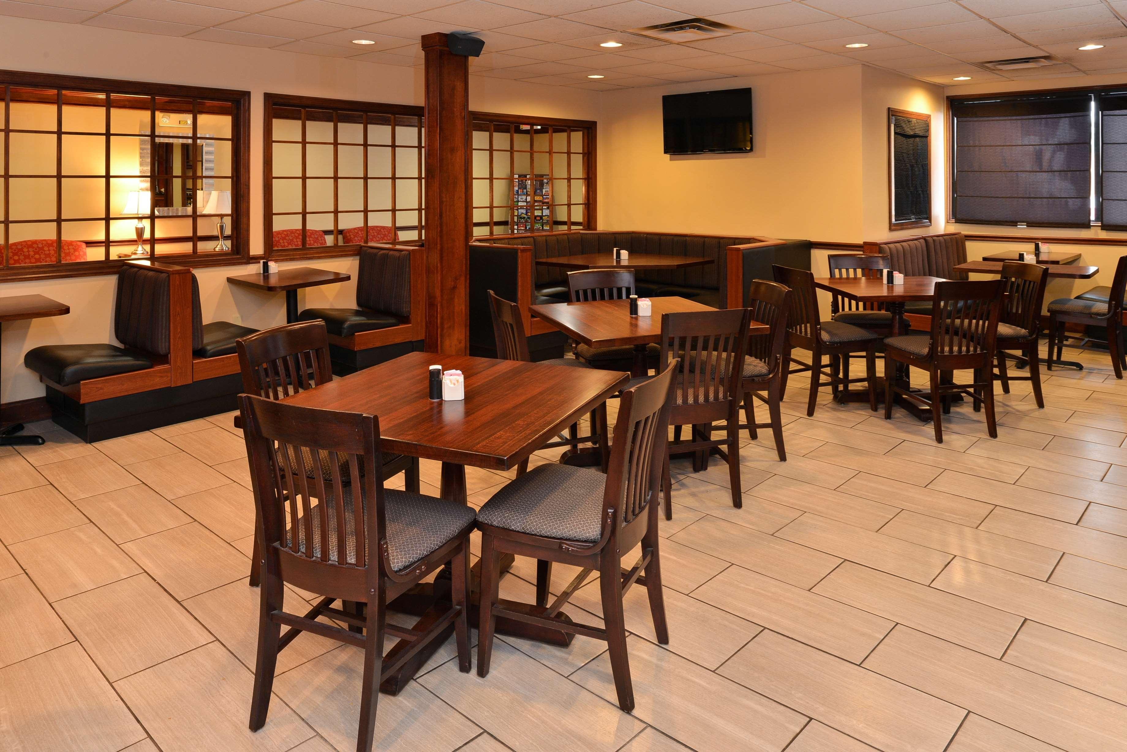 Best Western Louisville East Inn & Suites Bagian luar foto