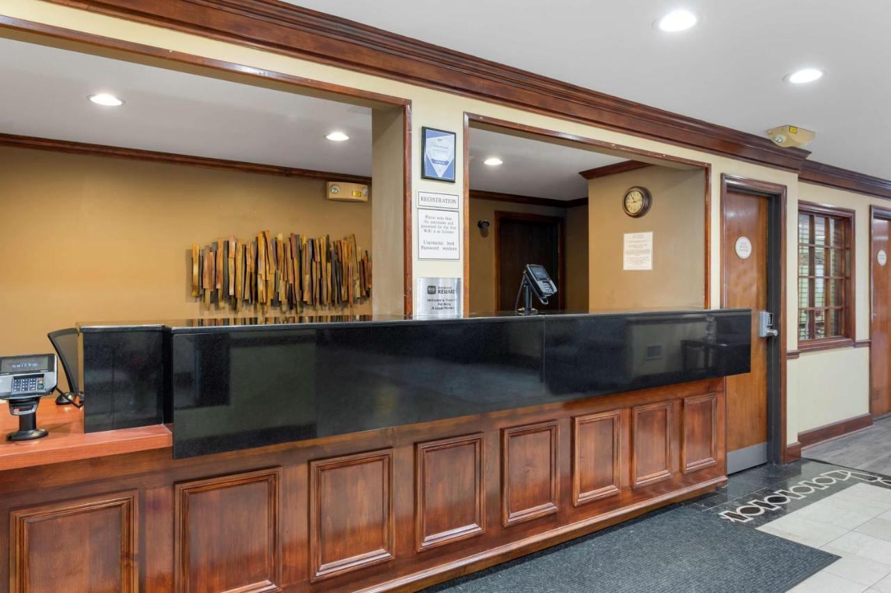 Best Western Louisville East Inn & Suites Bagian luar foto