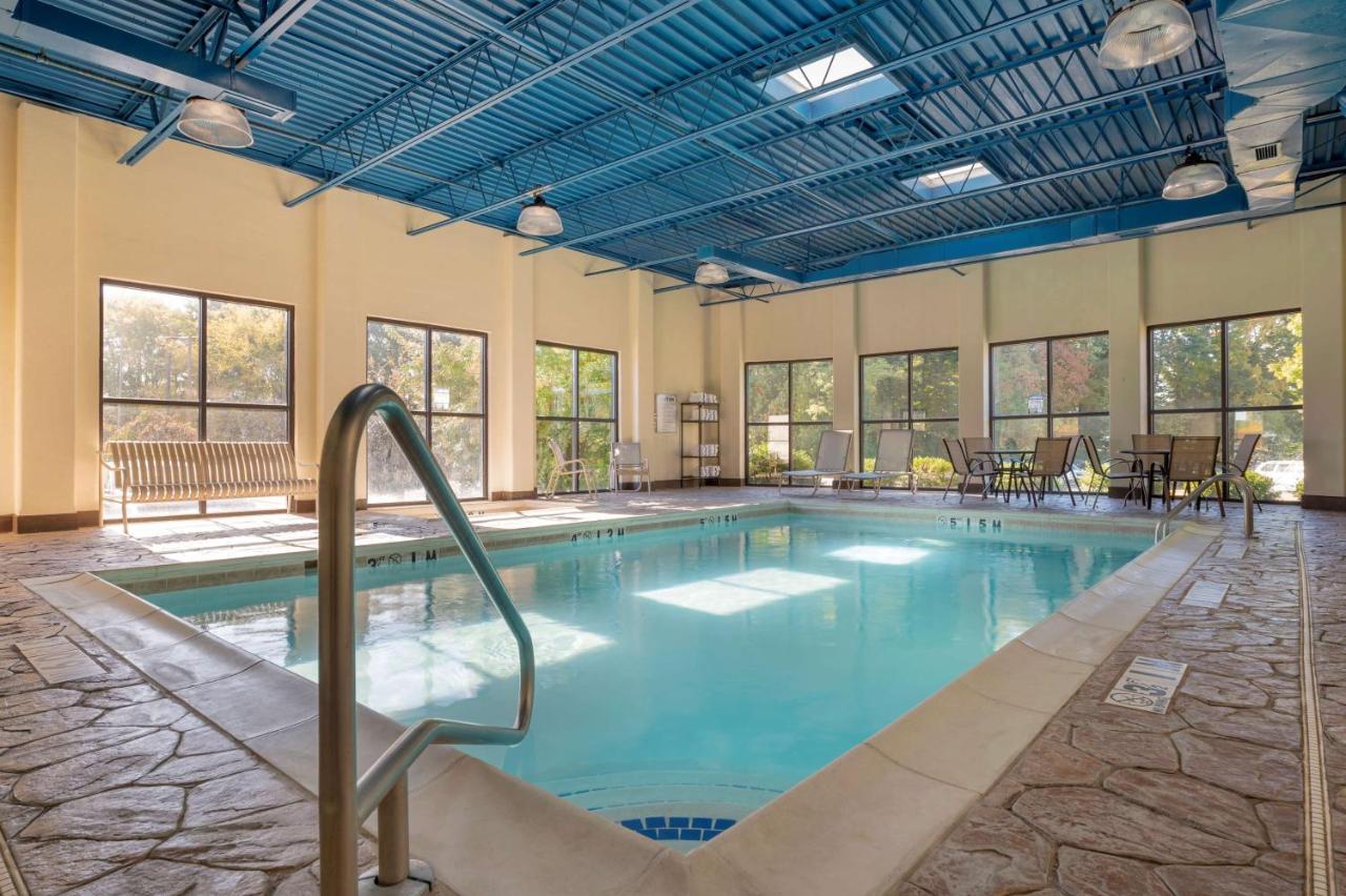 Best Western Louisville East Inn & Suites Bagian luar foto