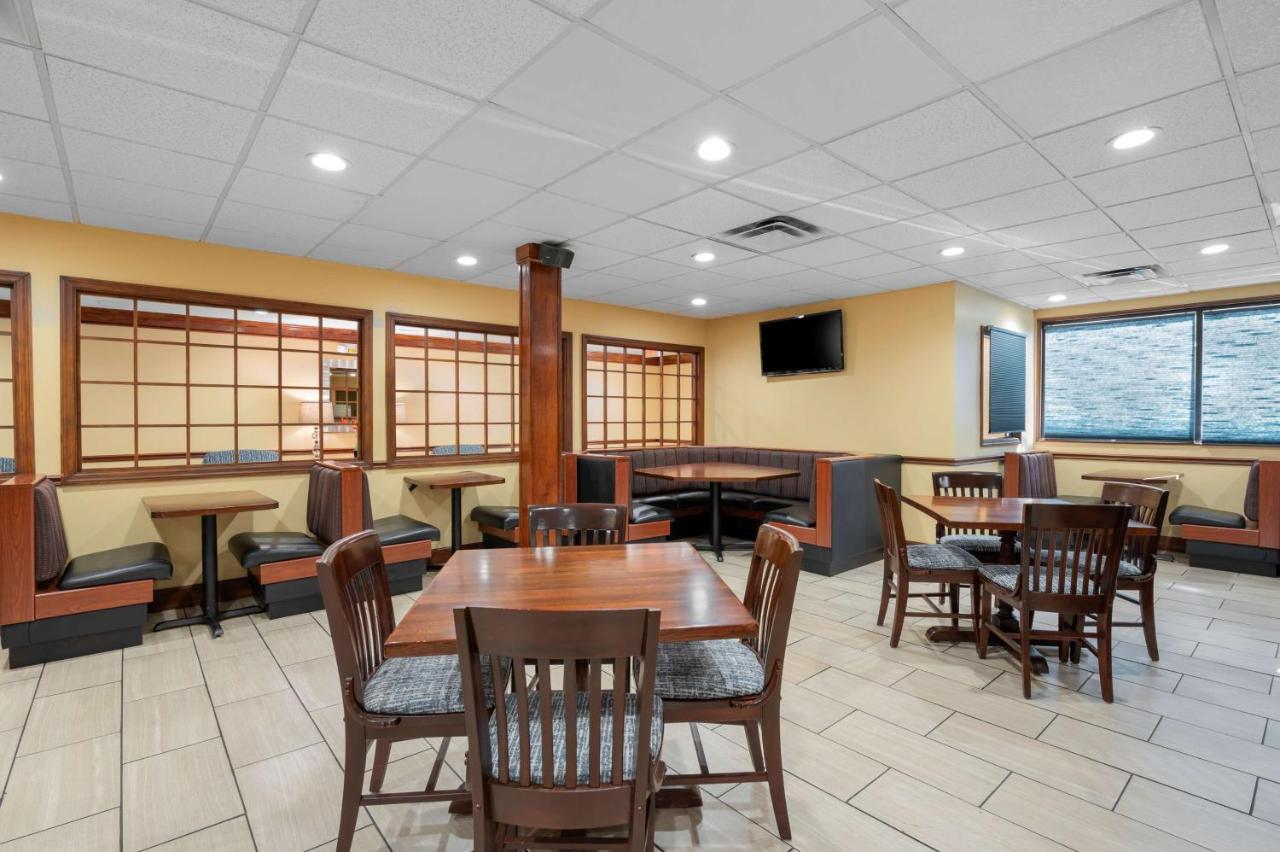 Best Western Louisville East Inn & Suites Bagian luar foto