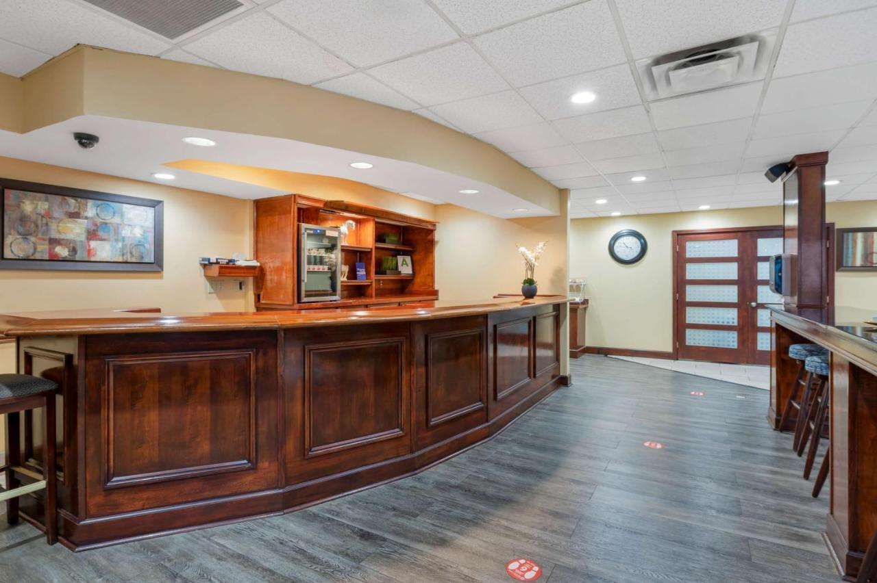 Best Western Louisville East Inn & Suites Bagian luar foto