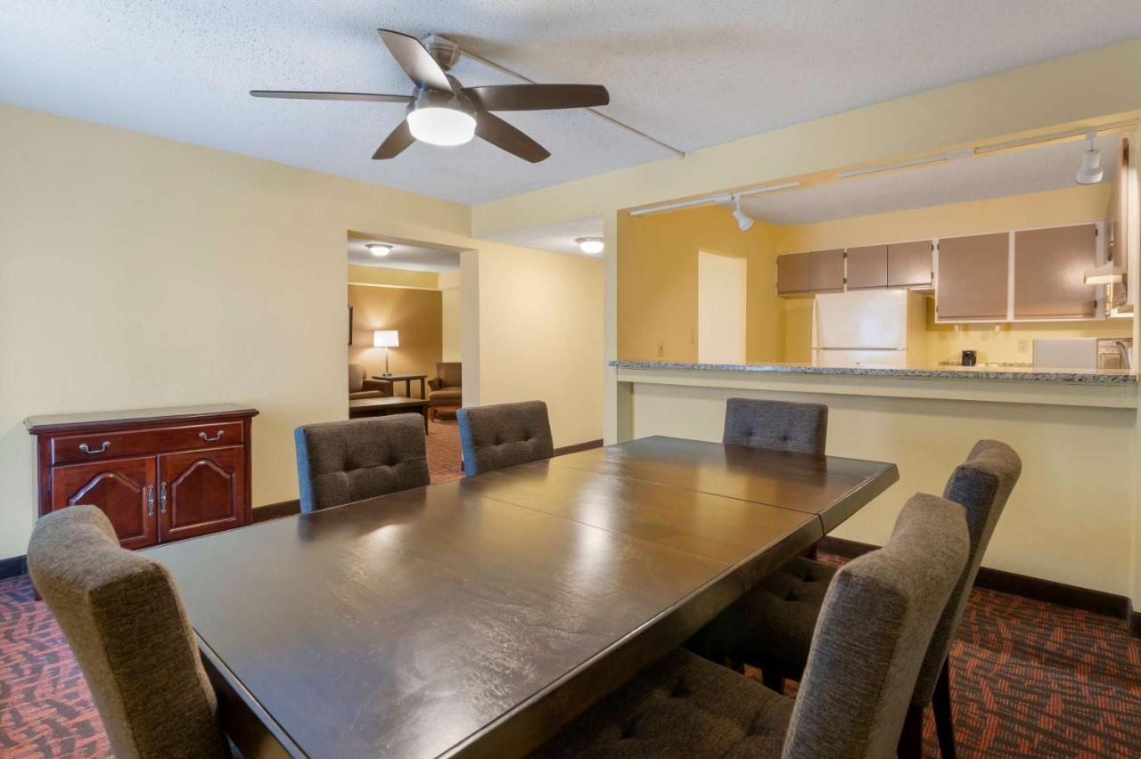 Best Western Louisville East Inn & Suites Bagian luar foto
