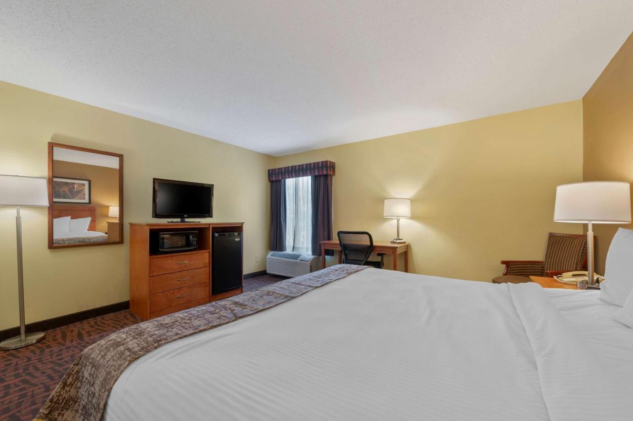 Best Western Louisville East Inn & Suites Bagian luar foto