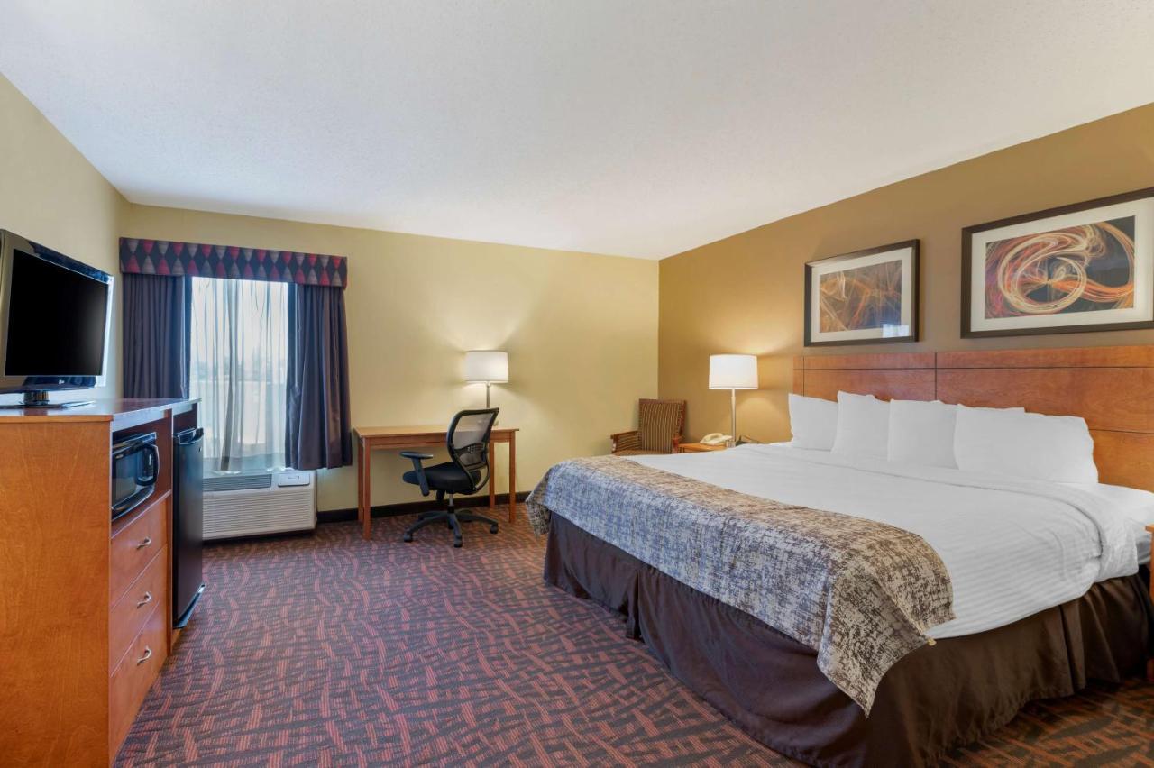 Best Western Louisville East Inn & Suites Bagian luar foto