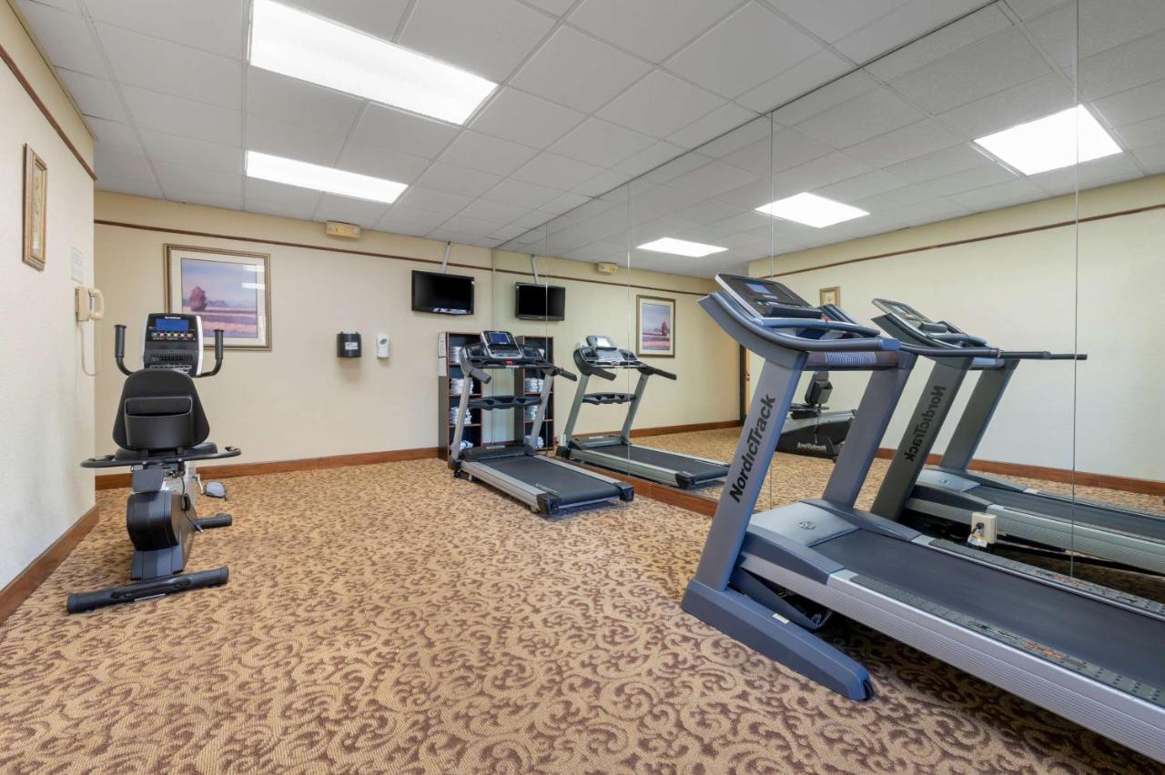 Best Western Louisville East Inn & Suites Bagian luar foto