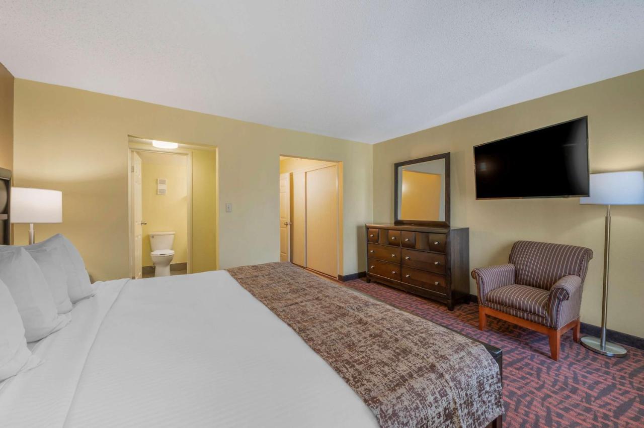 Best Western Louisville East Inn & Suites Bagian luar foto