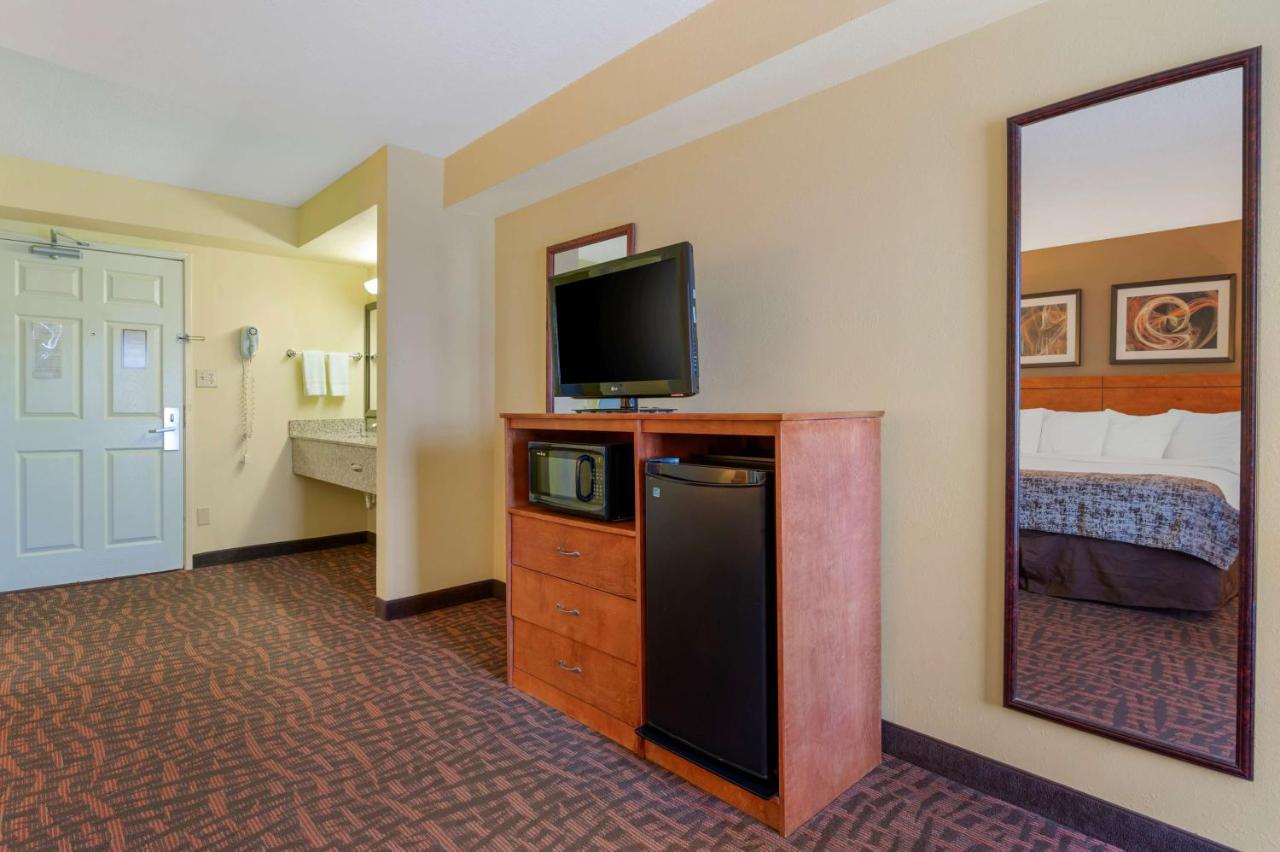 Best Western Louisville East Inn & Suites Bagian luar foto