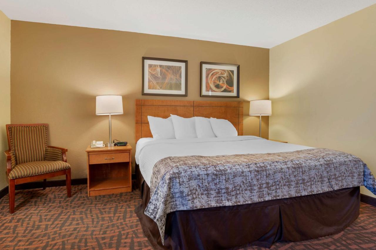 Best Western Louisville East Inn & Suites Bagian luar foto