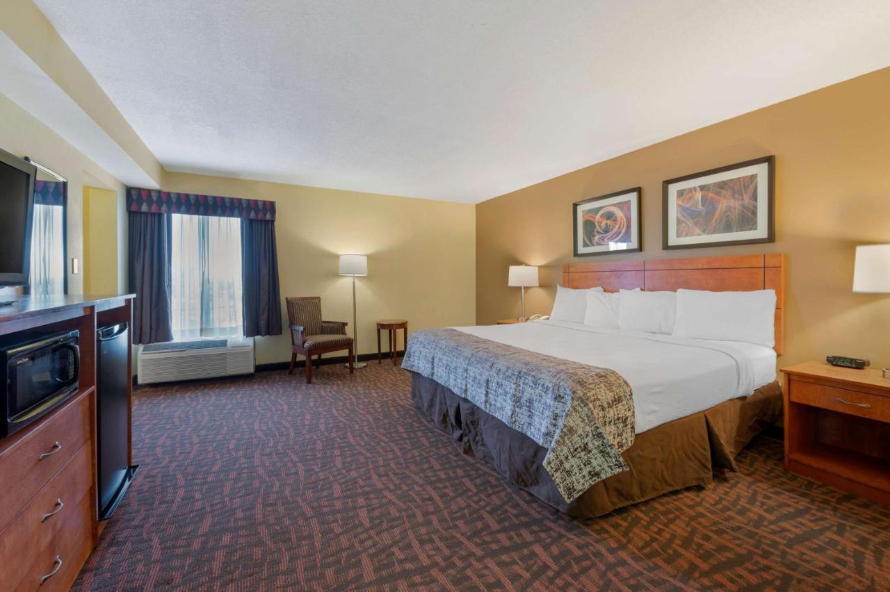 Best Western Louisville East Inn & Suites Bagian luar foto