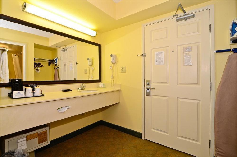 Best Western Louisville East Inn & Suites Ruang foto