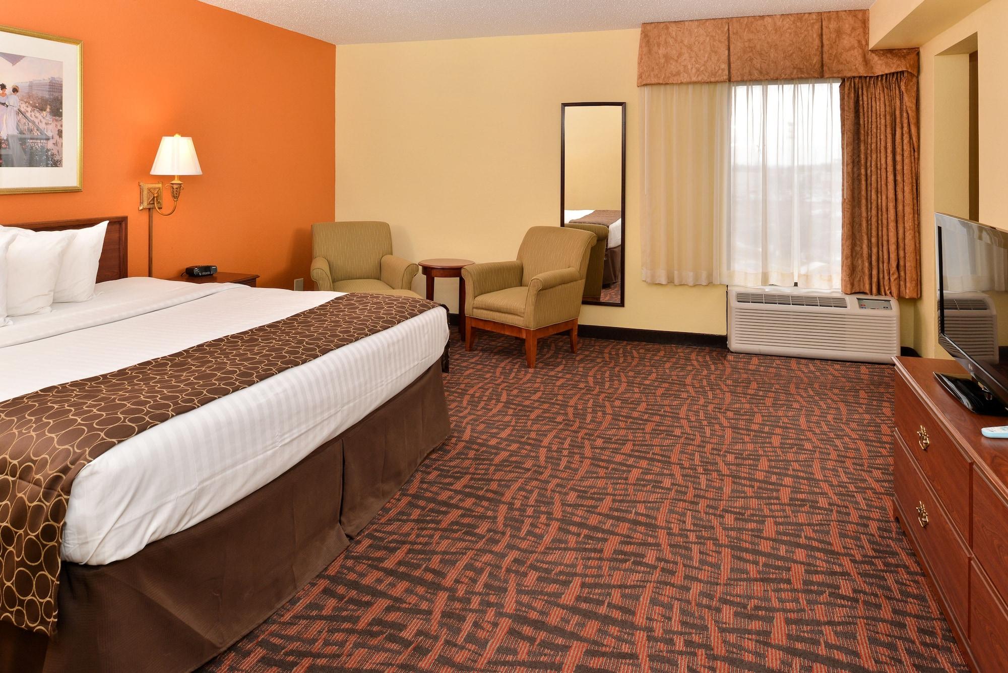 Best Western Louisville East Inn & Suites Bagian luar foto