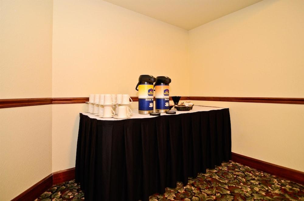 Best Western Louisville East Inn & Suites Bagian luar foto