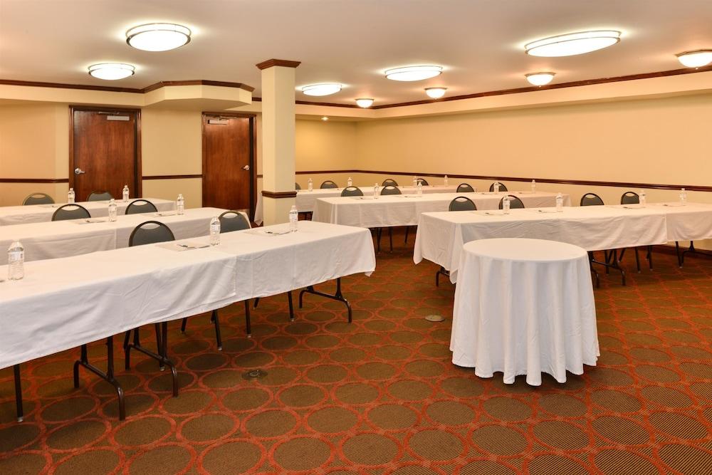 Best Western Louisville East Inn & Suites Bagian luar foto