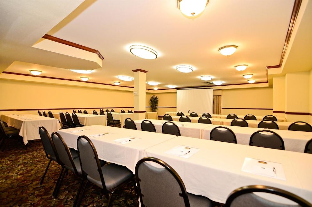 Best Western Louisville East Inn & Suites Bagian luar foto
