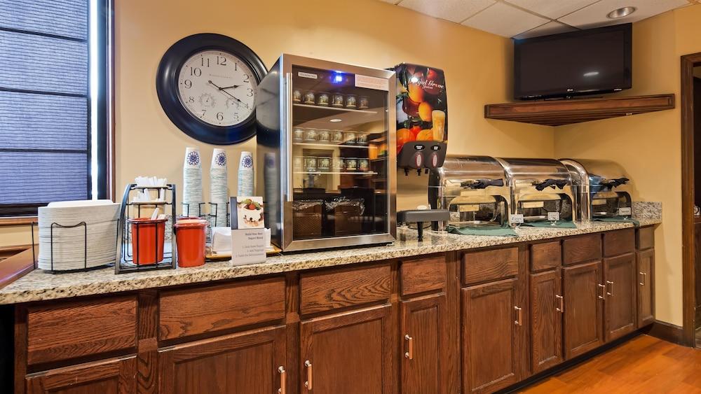 Best Western Louisville East Inn & Suites Bagian luar foto