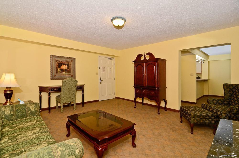Best Western Louisville East Inn & Suites Ruang foto