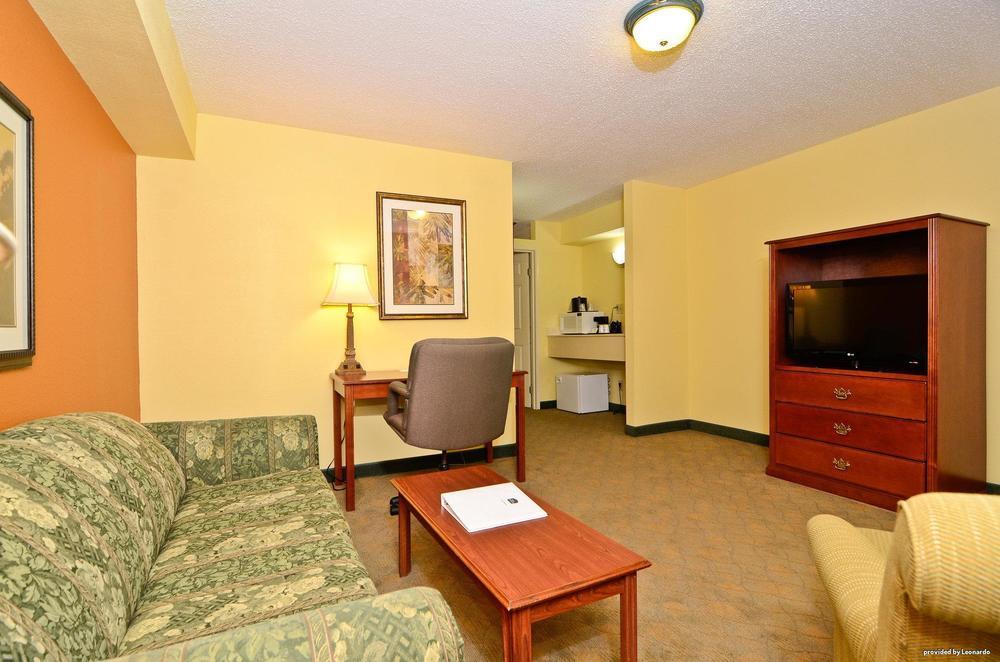 Best Western Louisville East Inn & Suites Ruang foto