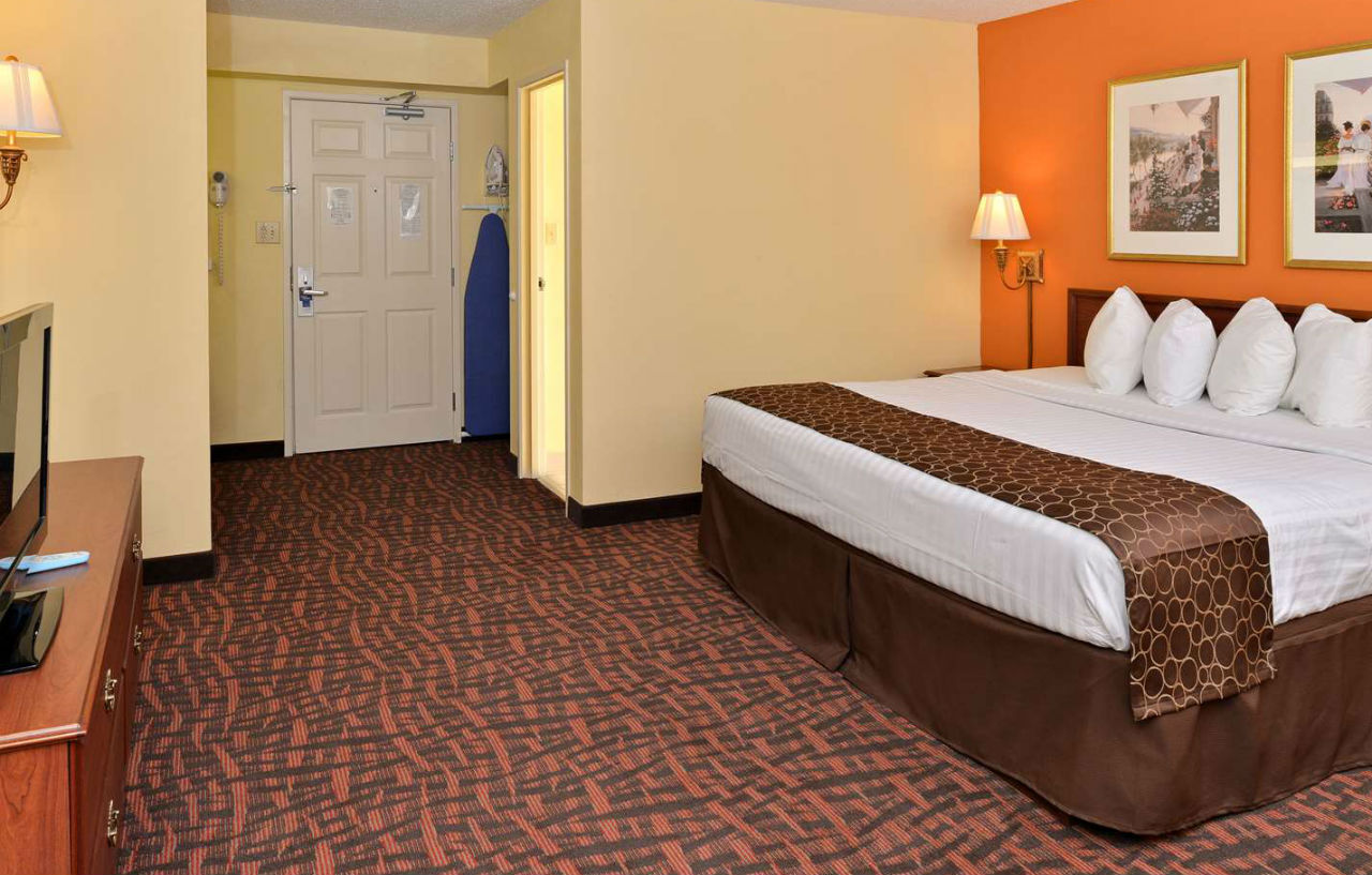 Best Western Louisville East Inn & Suites Bagian luar foto