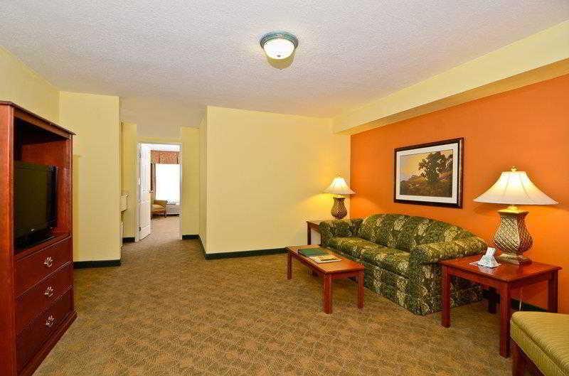 Best Western Louisville East Inn & Suites Bagian luar foto