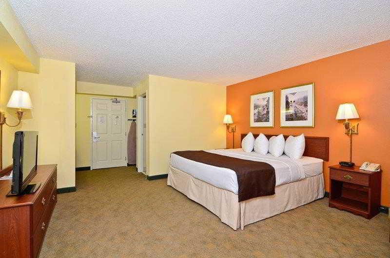 Best Western Louisville East Inn & Suites Bagian luar foto
