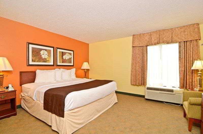 Best Western Louisville East Inn & Suites Bagian luar foto